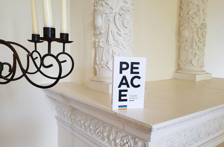 Buch PEACE in historischen Räumen